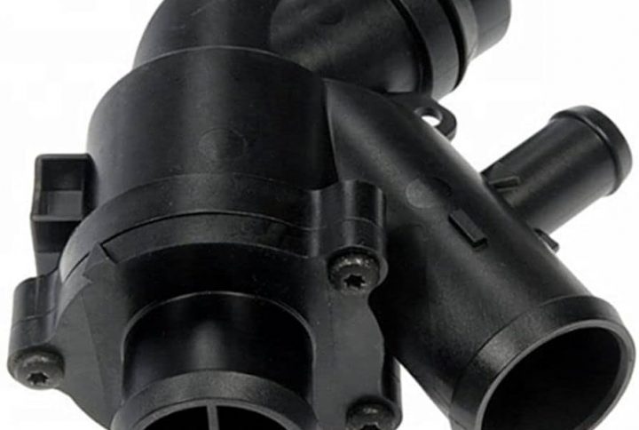 LAND ROVER DISCOVERY 4 / RANGE ROVER THERMOSTAT PLUS HOUSING IN KENYA