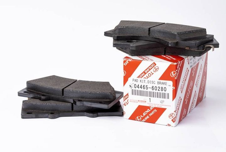 TOYOTA LANDCRUISER 200 SERIES FRONT BRAKE PADS SET IN KENYA