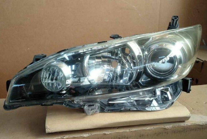 EX-JAPAN TOYOTA WISH RHS XENON HEADLIGHT IN KENYA