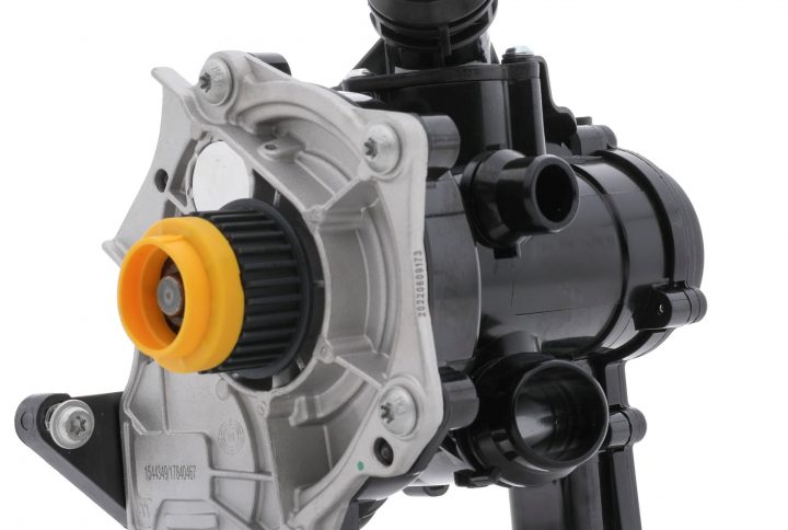 AUDI Q5 / A5 2.0 L TFSI WATER PUMP + HOUSING