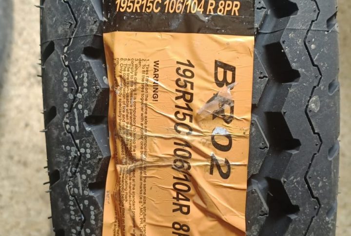 BOTO BR02 195R15C 106/104 R 8PR TYRE